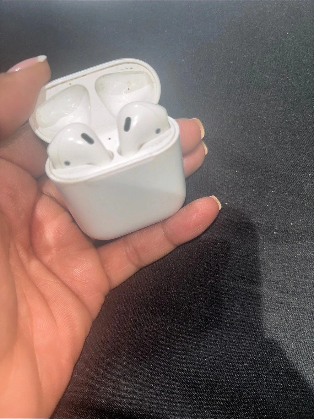 Apple AirPods (2nd Generation) with Lilac Pop-It Case